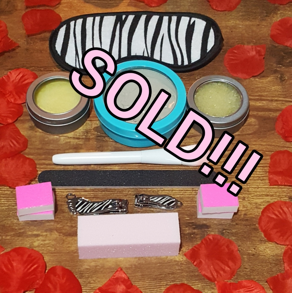PAWSE 2 PAMPER mani/pedi spa kit